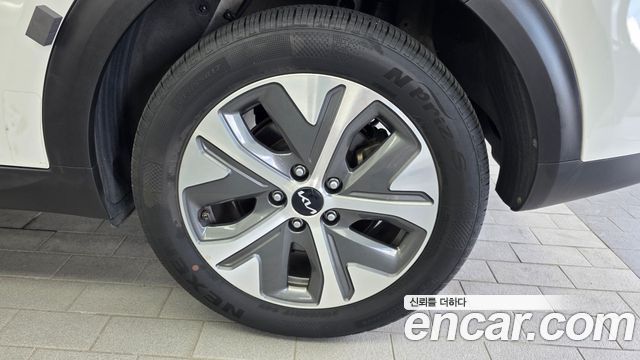 Kia Niro Plus Air 2023 — фото 27