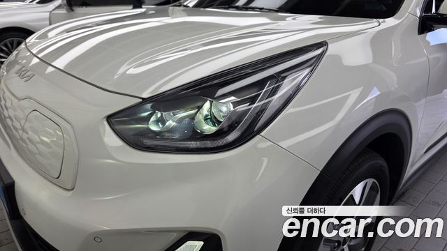 Kia Niro Plus Air 2023 — фото 28
