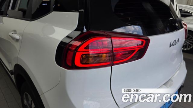 Kia Niro Plus Air 2023 — фото 29