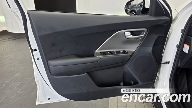 Kia Niro Plus Air 2023 — фото 30