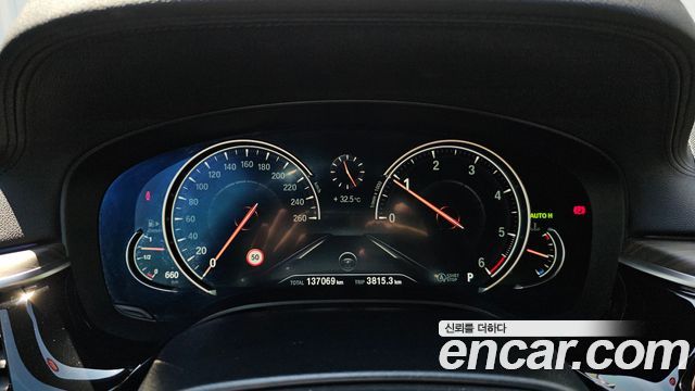 BMW 5 Series (G30) 520d xDrive M Sport Package Plus 2017 — фото 8