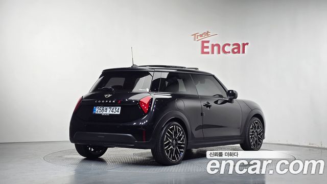 MINI Cooper S (IV) Favoured 2025 — фото 2