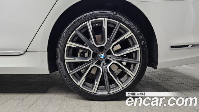 BMW 7 Series (G11) 730Ld xDrive M Sport 2022 — фото 21