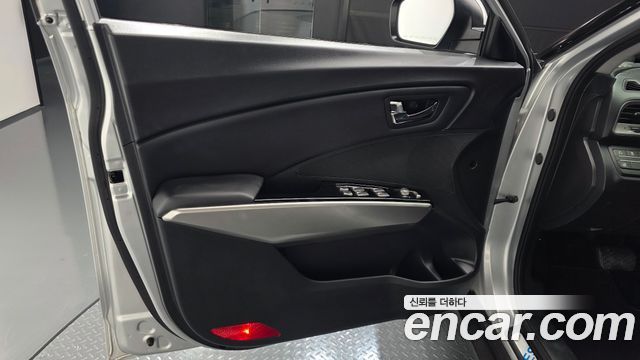 KG Mobility (SsangYong) Tivoli LX 2WD HI-DLX 2016 — фото 24