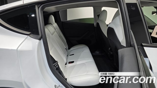 Tesla Model Y RWD 2024 — фото 15