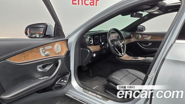 Mercedes-Benz E-Class (W213) E300e 4MATIC Exclusive 2021 — фото 10