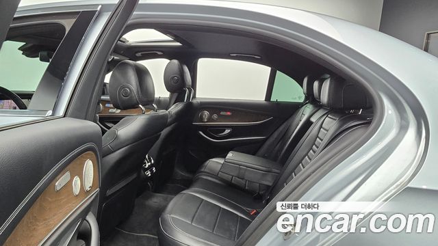 Mercedes-Benz E-Class (W213) E300e 4MATIC Exclusive 2021 — фото 11