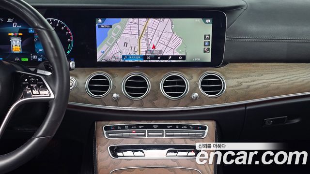 Mercedes-Benz E-Class (W213) E300e 4MATIC Exclusive 2021 — фото 18
