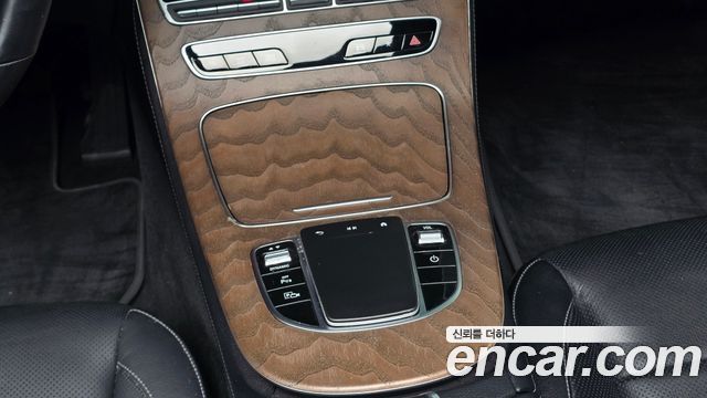 Mercedes-Benz E-Class (W213) E300e 4MATIC Exclusive 2021 — фото 19