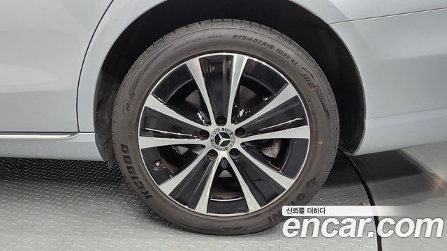 Mercedes-Benz E-Class (W213) E300e 4MATIC Exclusive 2021 — фото 21