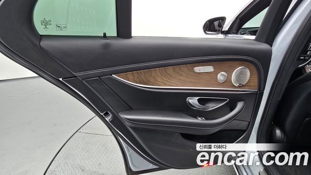 Mercedes-Benz E-Class (W213) E300e 4MATIC Exclusive 2021 — фото 25