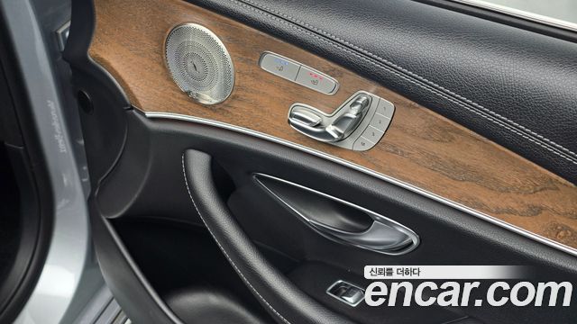 Mercedes-Benz E-Class (W213) E300e 4MATIC Exclusive 2021 — фото 29