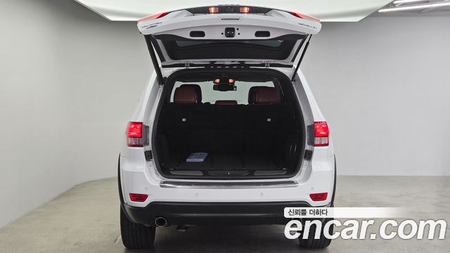 Jeep Grand Cherokee 3.0 Diesel Overland WK2 2013 — фото 24