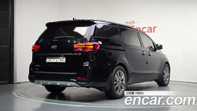 Kia Carnival 9-Seater Prstige 2019 — фото 2