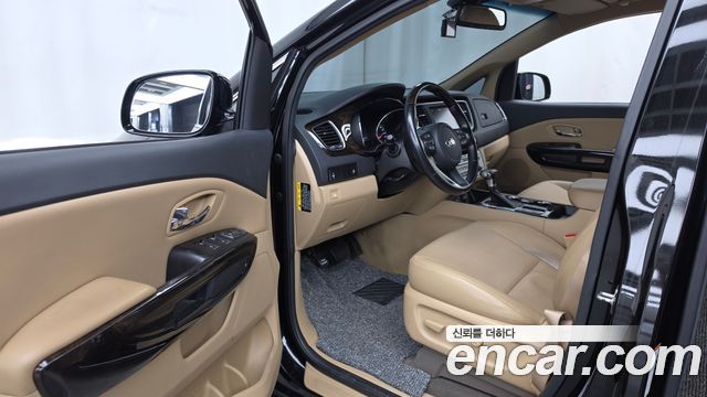 Kia Carnival 9-Seater Prstige 2019 — фото 10