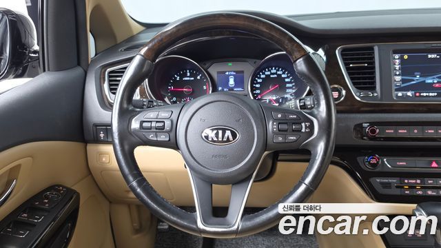 Kia Carnival 9-Seater Prstige 2019 — фото 13