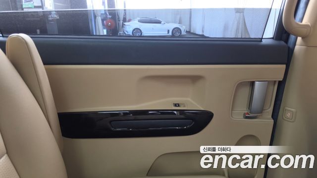 Kia Carnival 9-Seater Prstige 2019 — фото 25