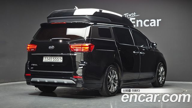 Kia Carnival 9-Seater Hi-Limousine Noblesse Special 2020 — фото 2