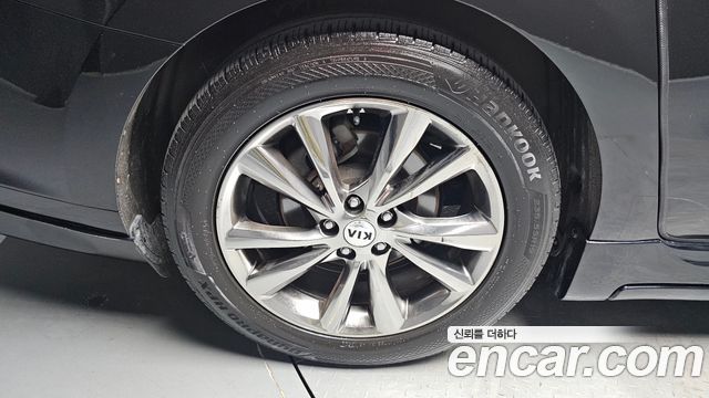 Kia Carnival 9-Seater Hi-Limousine Noblesse Special 2020 — фото 5