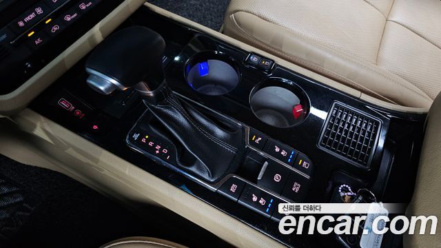 Kia Carnival 9-Seater Hi-Limousine Noblesse Special 2020 — фото 9