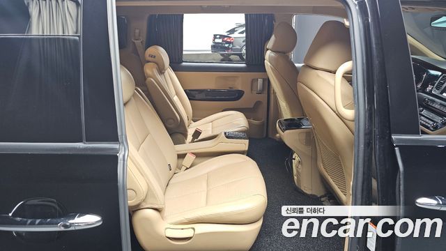 Kia Carnival 9-Seater Hi-Limousine Noblesse Special 2020 — фото 11