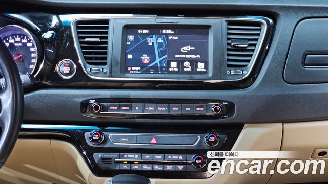 Kia Carnival 9-Seater Hi-Limousine Noblesse Special 2020 — фото 14