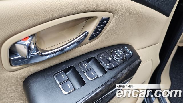 Kia Carnival 9-Seater Hi-Limousine Noblesse Special 2020 — фото 17