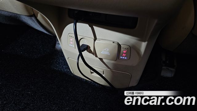 Kia Carnival 9-Seater Hi-Limousine Noblesse Special 2020 — фото 19
