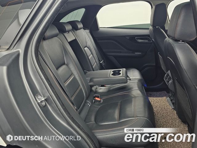 Jaguar F-PACE 20d Prestige 2018 — фото 16