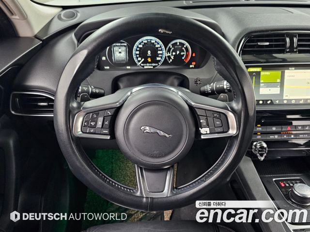 Jaguar F-PACE 20d Prestige 2018 — фото 17
