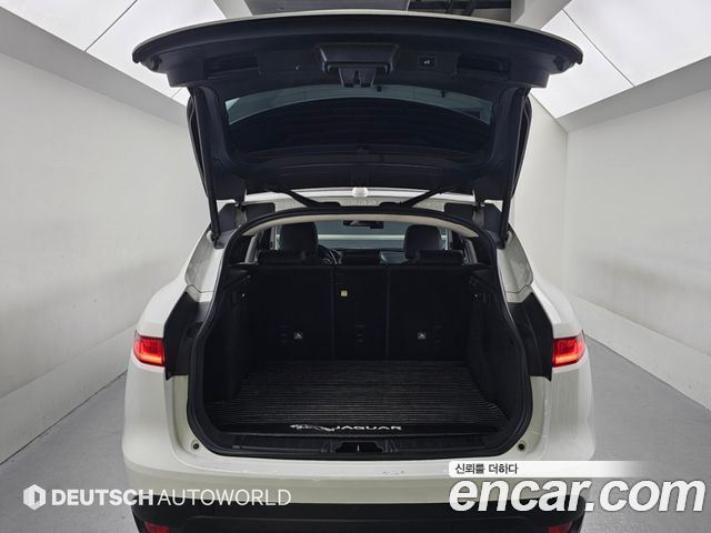 Jaguar F-PACE 20d Prestige 2018 — фото 23