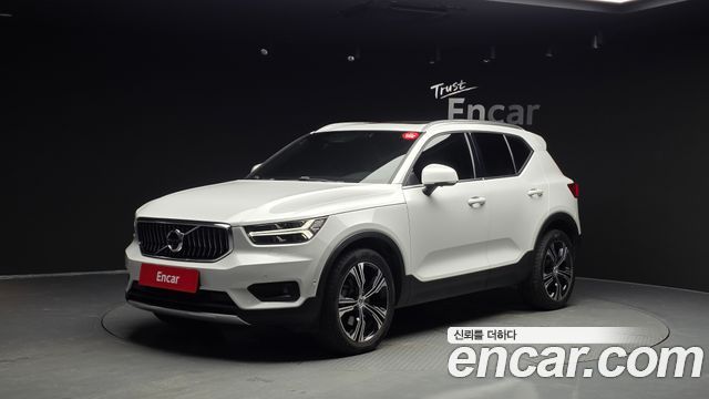 Volvo XC40 B4 Inscription 2021 — фото 1
