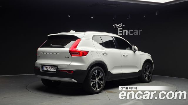 Volvo XC40 B4 Inscription 2021 — фото 2