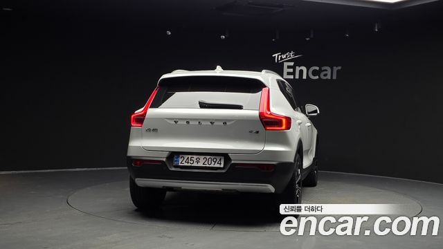 Volvo XC40 B4 Inscription 2021 — фото 4
