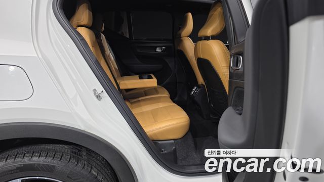 Volvo XC40 B4 Inscription 2021 — фото 12