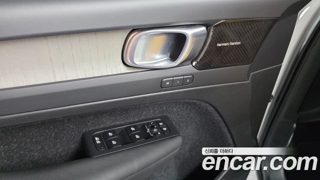 Volvo XC40 B4 Inscription 2021 — фото 14