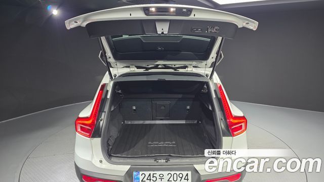 Volvo XC40 B4 Inscription 2021 — фото 20