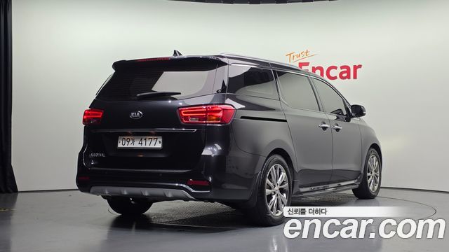 Kia Carnival 9-Seater Noblesse 2019 — фото 2