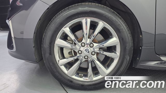 Kia Carnival 9-Seater Noblesse 2019 — фото 5
