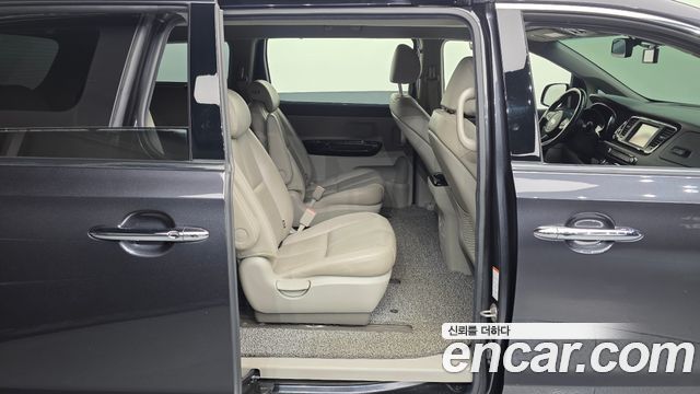 Kia Carnival 9-Seater Noblesse 2019 — фото 12