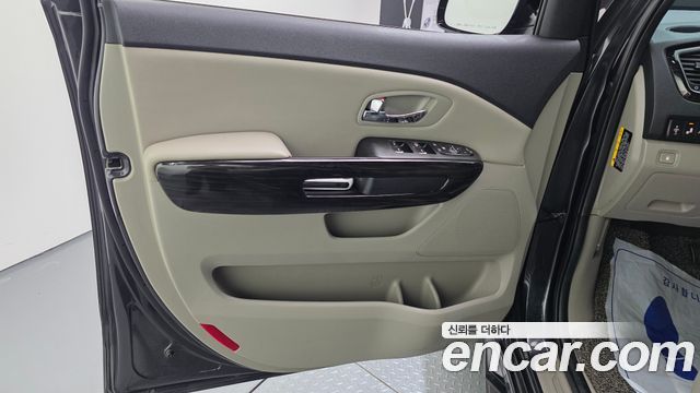 Kia Carnival 9-Seater Noblesse 2019 — фото 24
