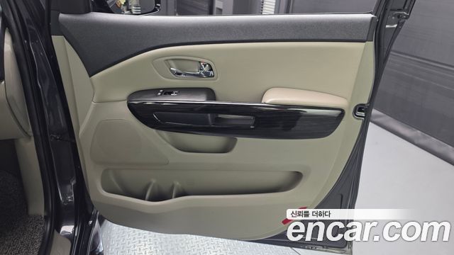 Kia Carnival 9-Seater Noblesse 2019 — фото 25