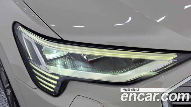 Audi e-tron 55 Quattro 2020 — фото 22