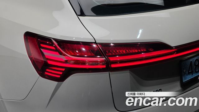 Audi e-tron 55 Quattro 2020 — фото 23