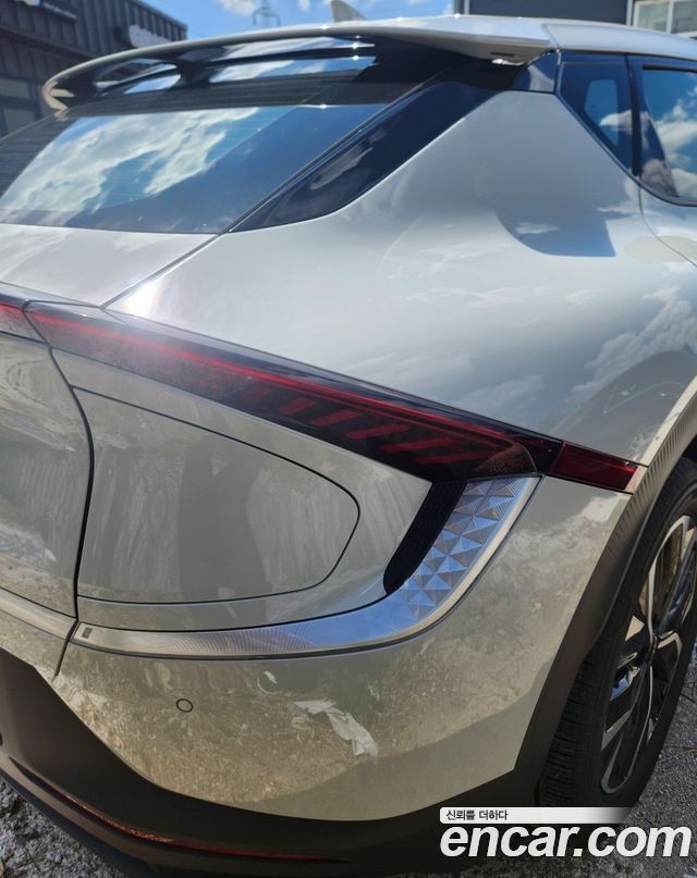 Kia EV6 Standard Light 2023 — фото 2