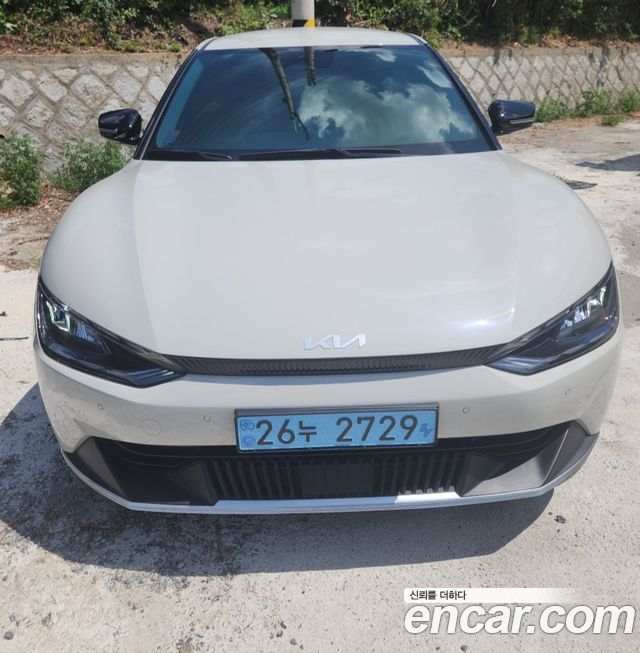 Kia EV6 Standard Light 2023 — фото 3