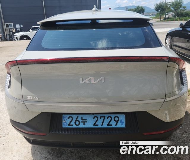 Kia EV6 Standard Light 2023 — фото 4