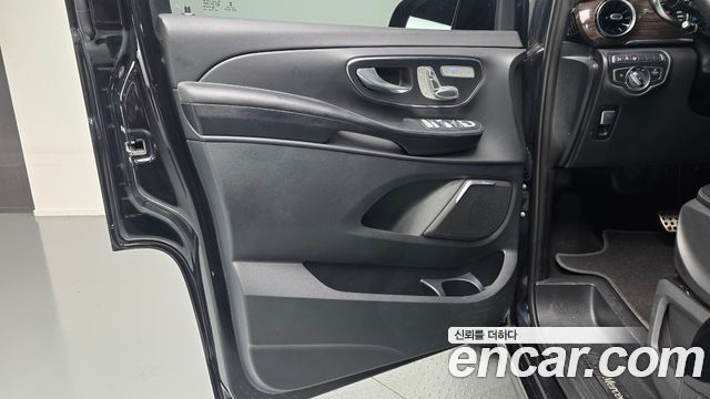 Mercedes-Benz V-Class V300 CDI W447 2021 — фото 30