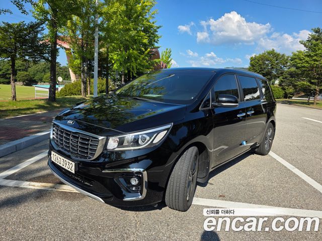Kia Carnival 9-Seater Luxury 2019 — фото 3