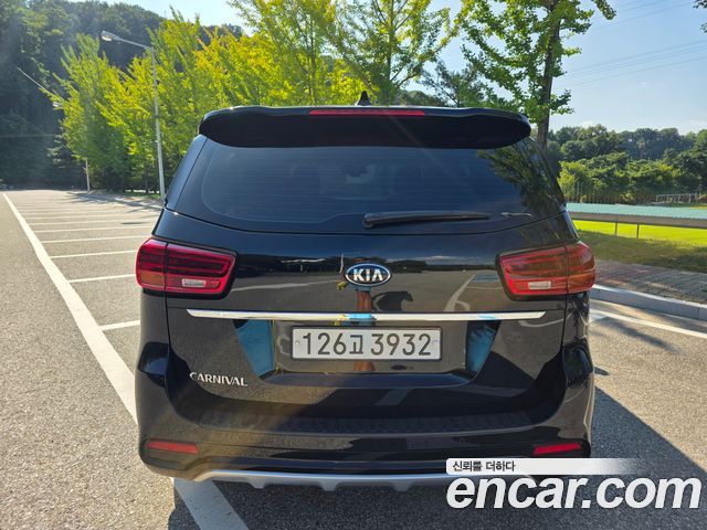 Kia Carnival 9-Seater Luxury 2019 — фото 4